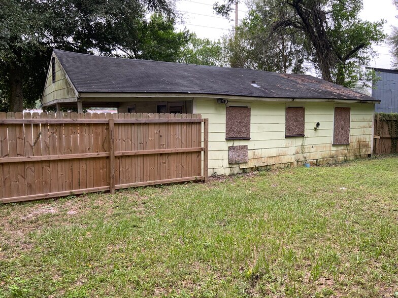 More Photos Of 1936-1960 Lane Ave S, Jacksonville Specialty For Sale