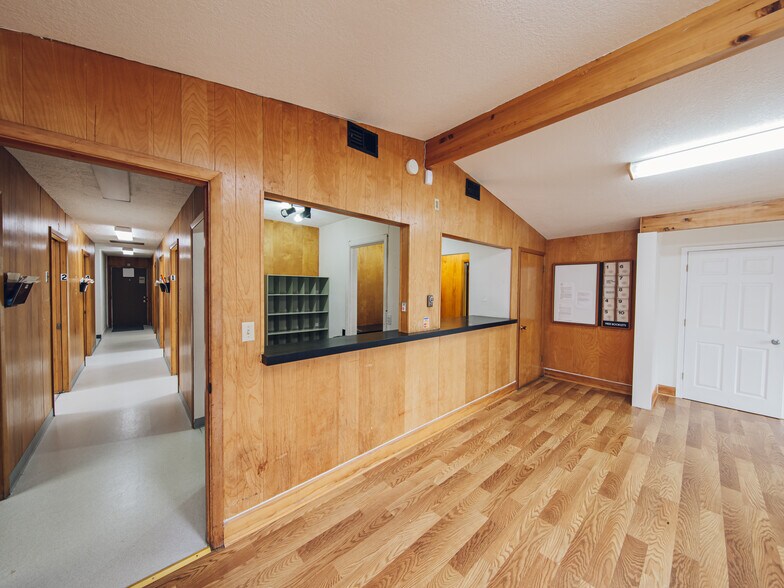 More Photos Of 5707 N Interstate Ave, Portland Office For Sale