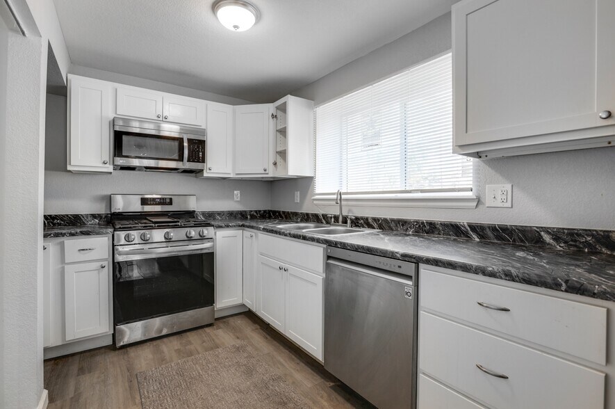 More Photos Of 446-452 S Depew St, Lakewood Apartments For Sale