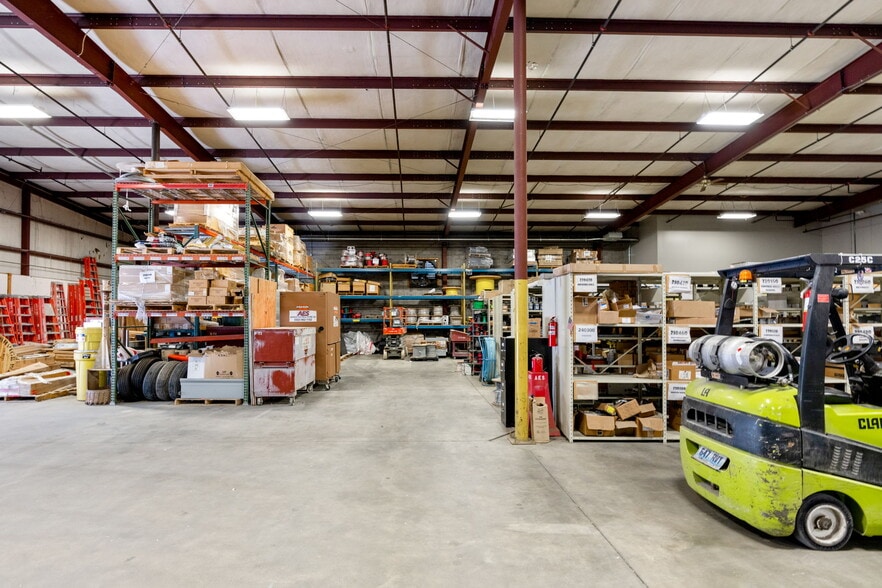 More Photos Of 3312 Gilmore Industrial Blvd, Louisville Warehouse For Lease