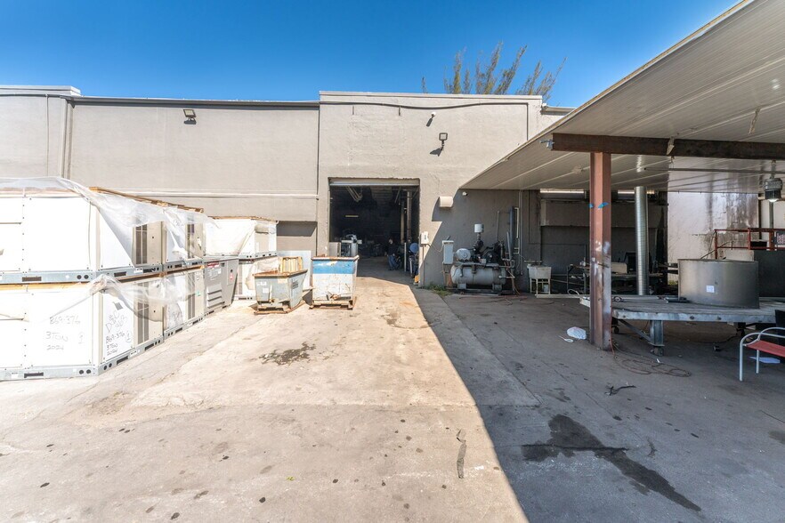 More Photos Of 7620 W 2nd Ct, Hialeah Warehouse For Sale