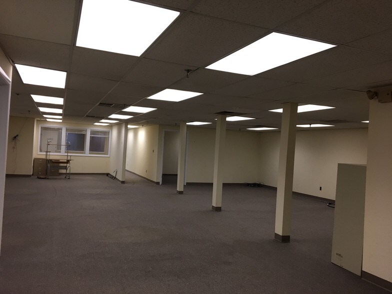 More Photos Of 74 Main St, Woodbridge Storefront Retail Office For Lease