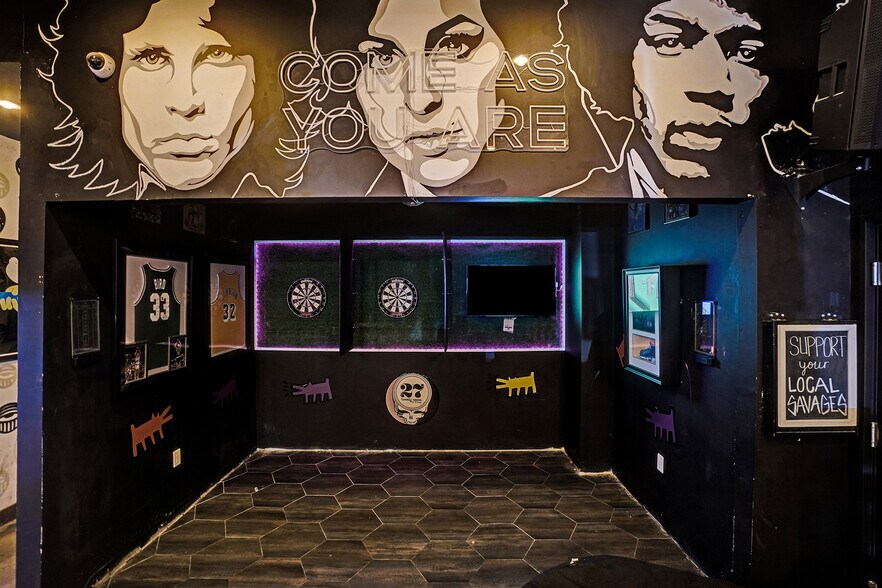 More Photos Of 835-841 NE 3rd Ave, Fort Lauderdale Bar For Sale