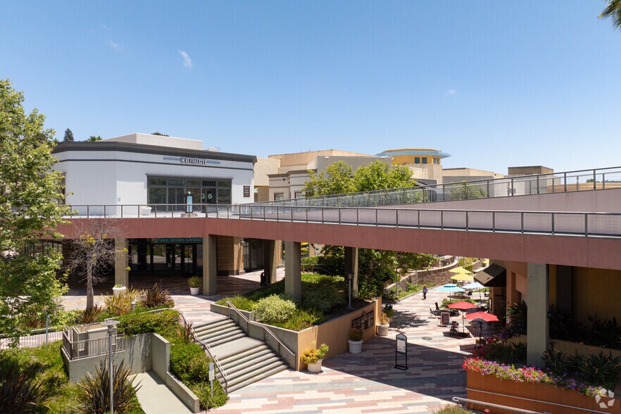 More Photos Of 520-550 Deep Valley Dr, Rolling Hills Estates General Retail For Lease