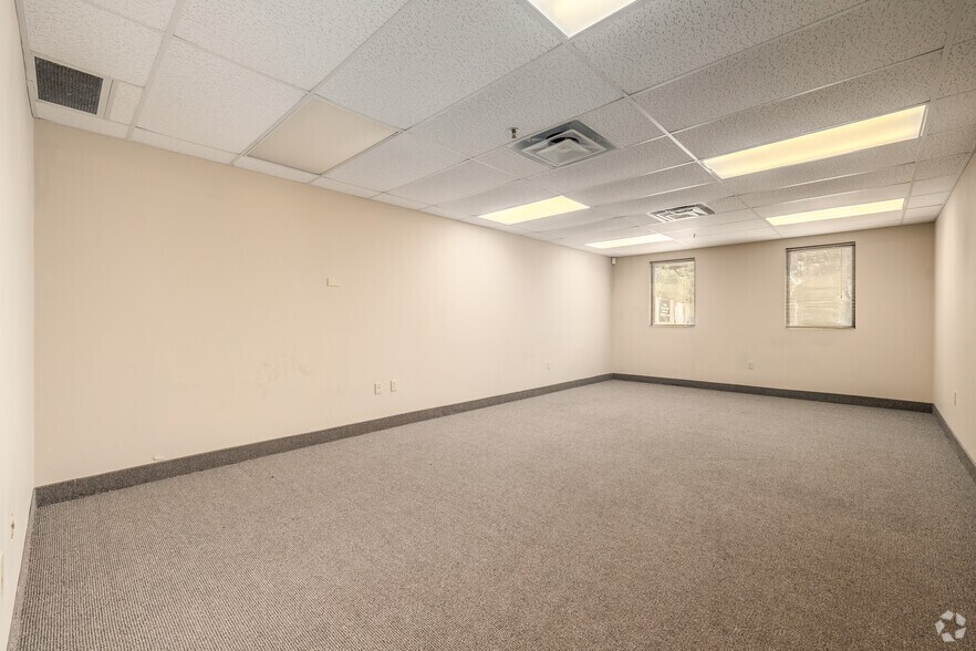More Photos Of 4507 36th St, Orlando Service For Lease