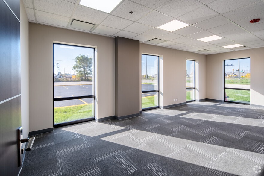 More Photos Of 9950 Lawrence Ave, Schiller Park Unknown For Lease