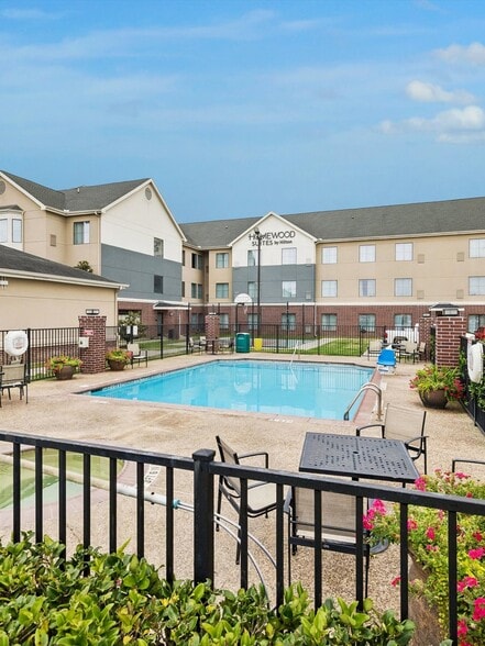 More Photos Of 1340 N Sam Houston Pky E, Houston Hotel For Sale