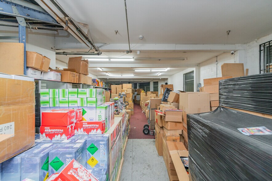 More Photos Of 462-472 E 4th St, Los Angeles General Retail For Sale