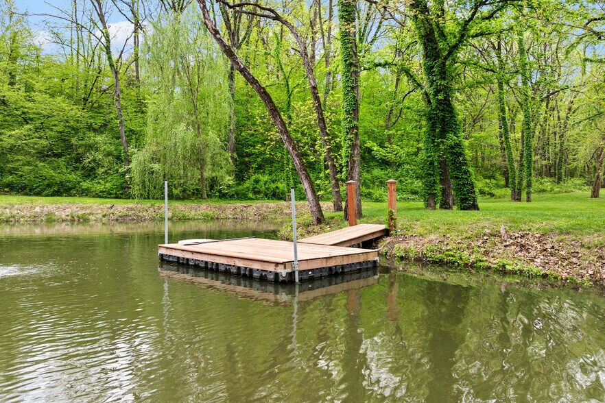 More Photos Of 11155 Hubbard Rd, Kansas City Flex For Sale
