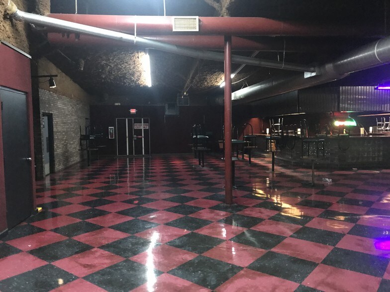 More Photos Of 108 W Birch St, Russellville Freestanding For Sale