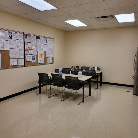 More Photos Of 3500 Gateway Centre Blvd, Morrisville Light Distribution For Lease