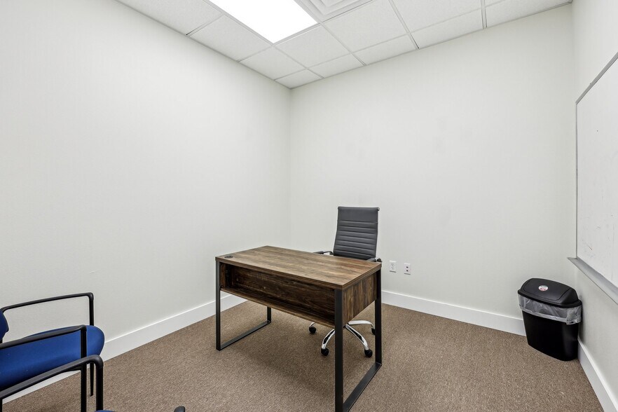 More Photos Of 217 E Debbie Ln, Mansfield Medical For Lease