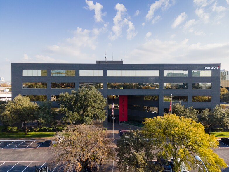 More Photos Of 1300 W Mockingbird Ln, Dallas Office For Lease