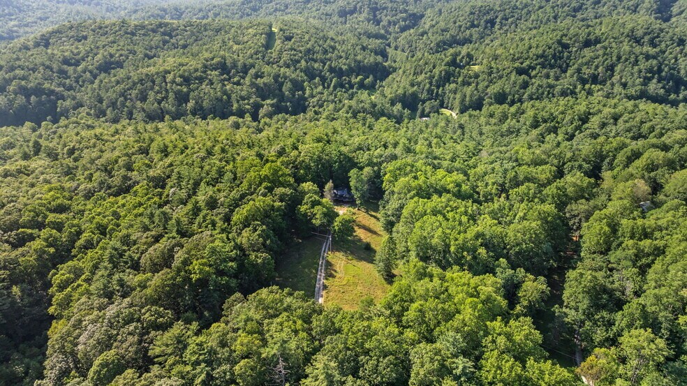 More Photos Of 122 Highlands View Rd, Highlands Specialty For Sale