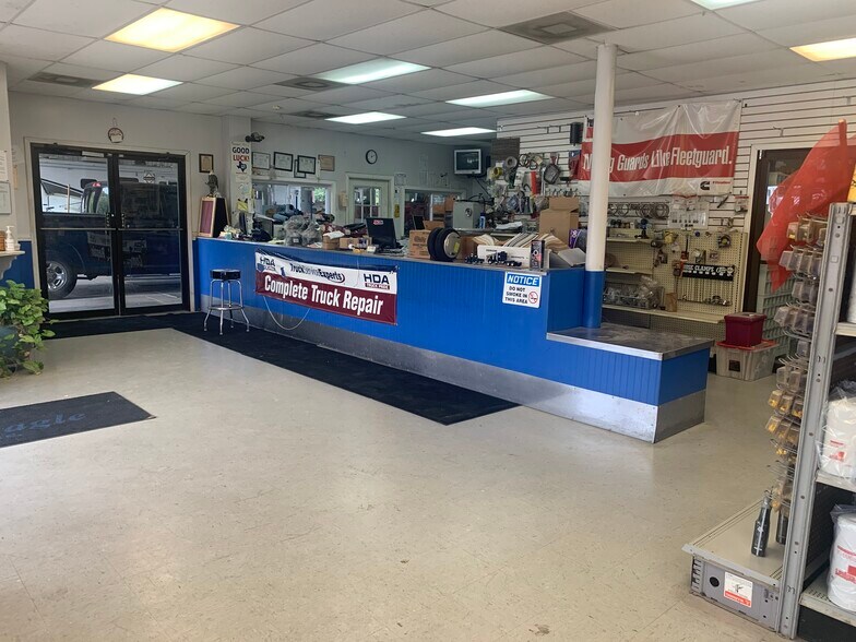 More Photos Of 18700 US Highway 59, New Caney Warehouse For Lease