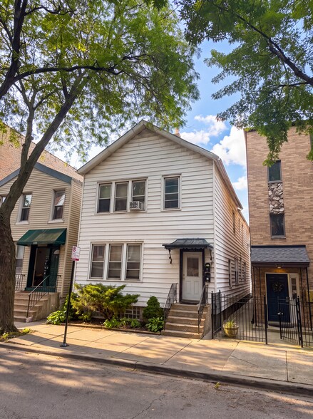 More Photos Of 823 S Carpenter St, Chicago Apartments For Sale