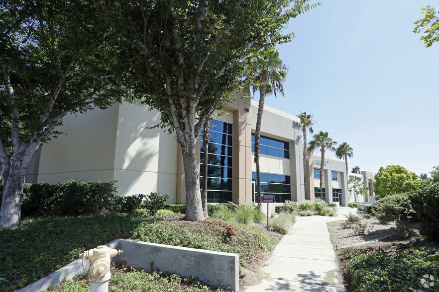 Primary Photo Of 285 S Dupont Ave, Ontario Warehouse For Lease