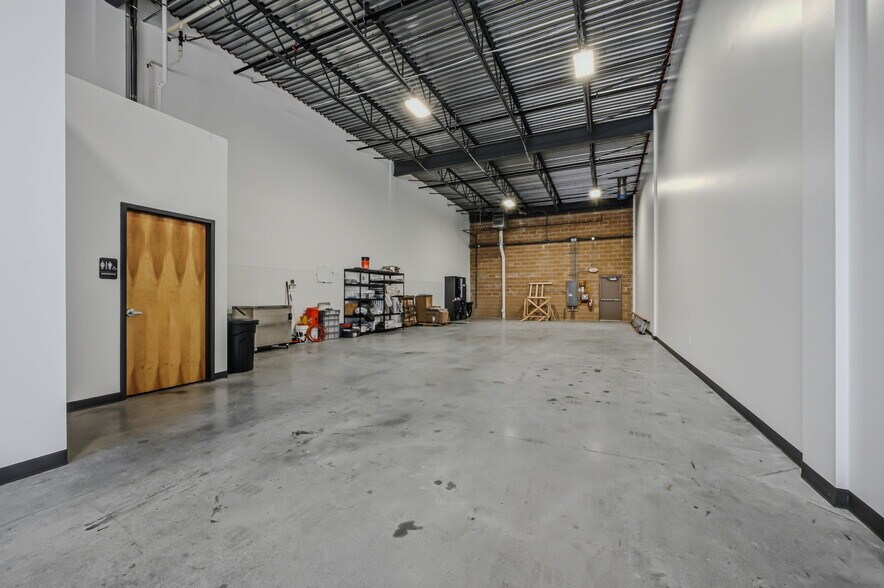 More Photos Of 410 Diamond State Blvd, Middletown Light Distribution For Lease