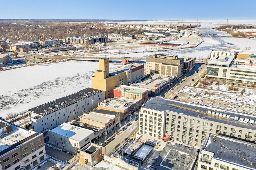 More Photos Of 215 N Washington St, Green Bay Loft Creative Space For Sale