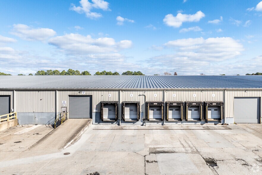 More Photos Of 2034 Atlantic Ave, Chesapeake Warehouse For Lease