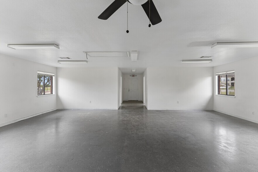 More Photos Of 1020 Guadalupe St, Lockhart Office For Sale