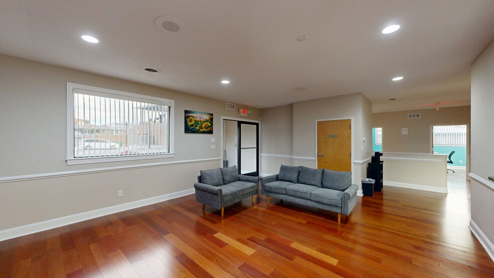 More Photos Of 206 Gatewood Ave, High Point Medical For Lease