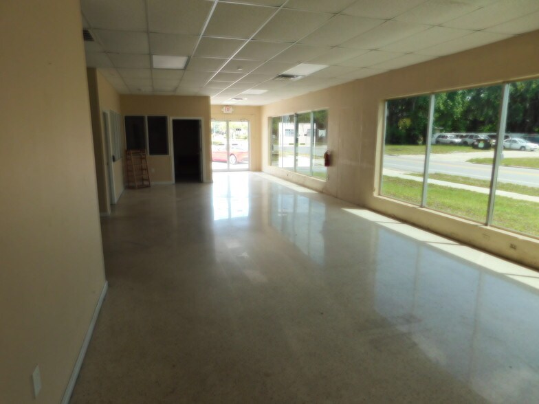 More Photos Of 1512 E Gary Rd, Lakeland Flex For Sale