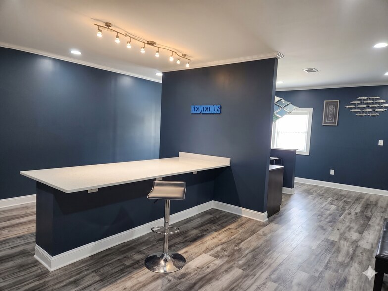 More Photos Of 308 E South St, Plano Office For Sale