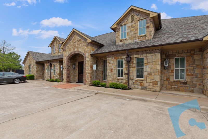 More Photos Of 1340 N White Chapel Blvd, Southlake Office For Sale