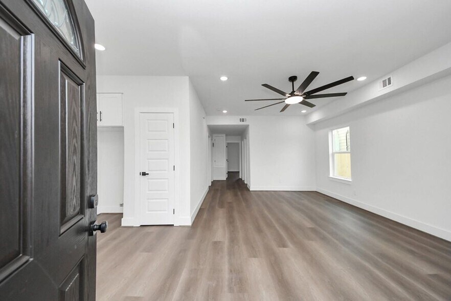 More Photos Of 8012 Miley St, Houston Multifamily For Sale