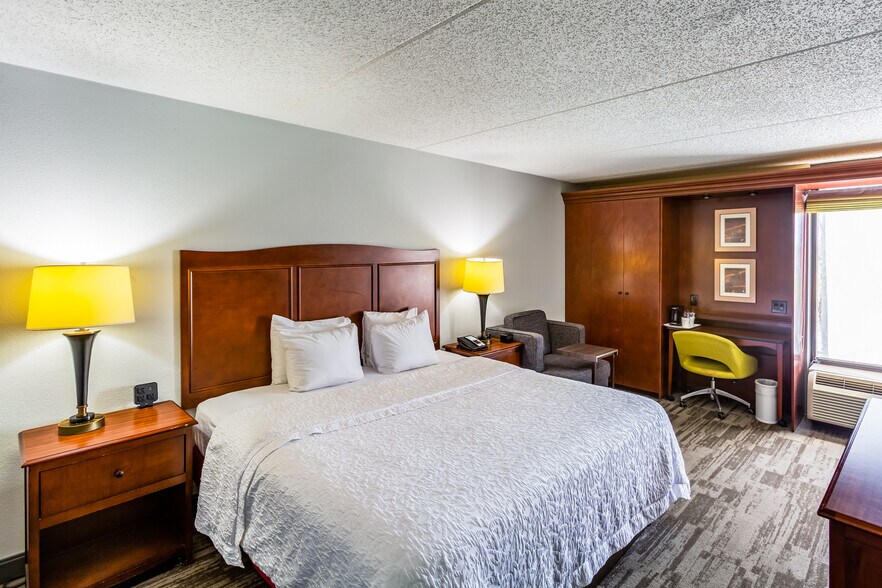 More Photos Of 5793 Greenwich Rd, Virginia Beach Hotel For Sale