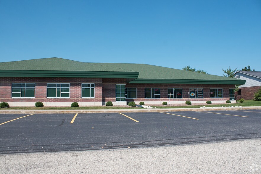 More Photos Of 144 E Summit Ave, Wales Medical For Sale