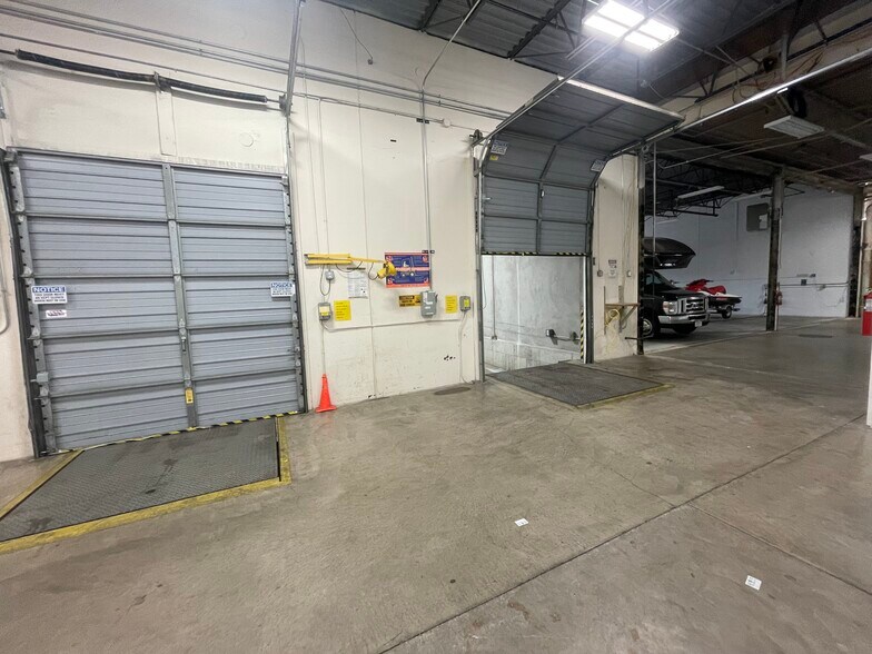 More Photos Of 10920 W Lincoln Ave, Milwaukee Distribution For Lease