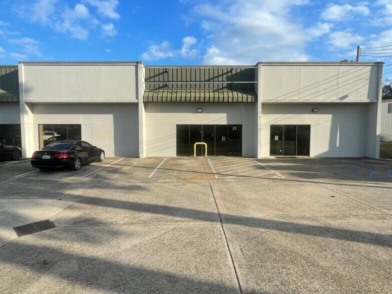 More Photos Of 3747 Government Blvd, Mobile Flex For Lease