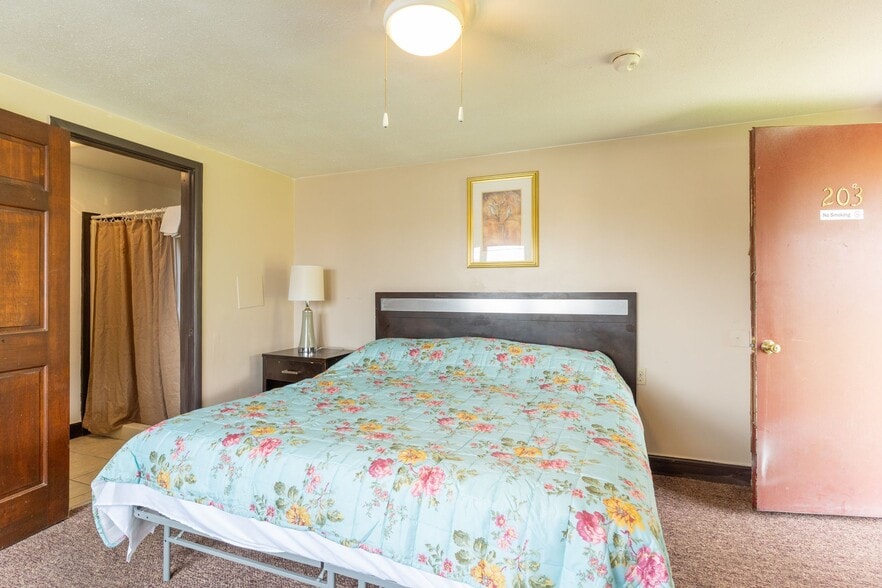 More Photos Of 5318 Youngstown Warren Rd, Niles Hotel For Sale