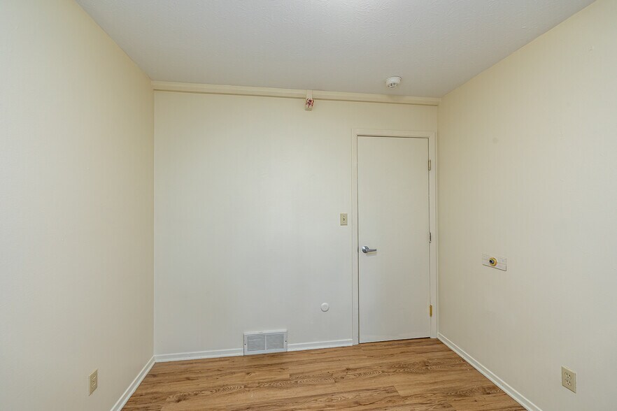 More Photos Of 7997 Wesley Dr, Strongsville Apartments For Sale