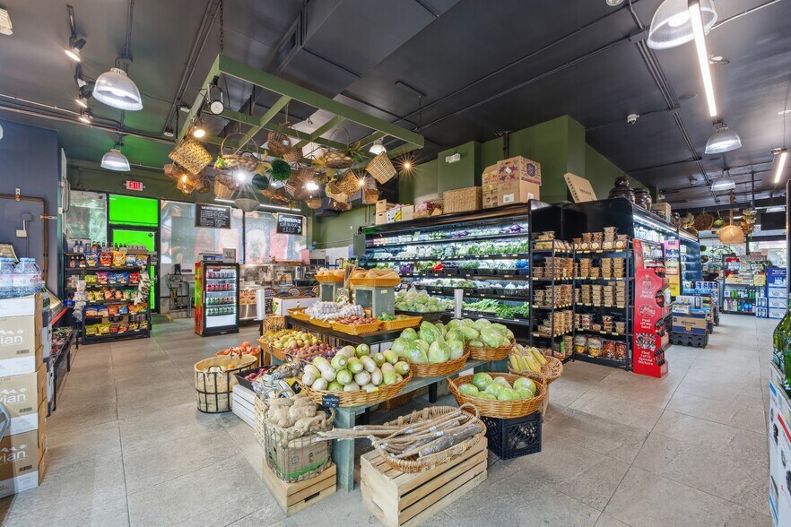 More Photos Of 14206 41st Ave, Flushing Supermarket For Lease