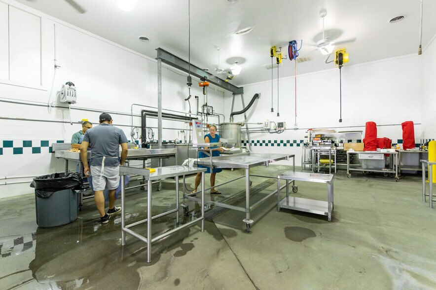 More Photos Of 16552 General Puller Hwy, Deltaville Specialty For Sale