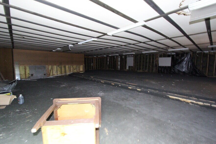 More Photos Of 110 Creekview Dr, Battle Creek General Retail For Sale