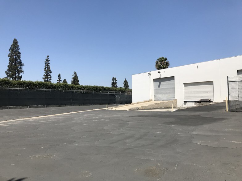 More Photos Of 551 W Crowther Ave, Placentia Warehouse For Lease