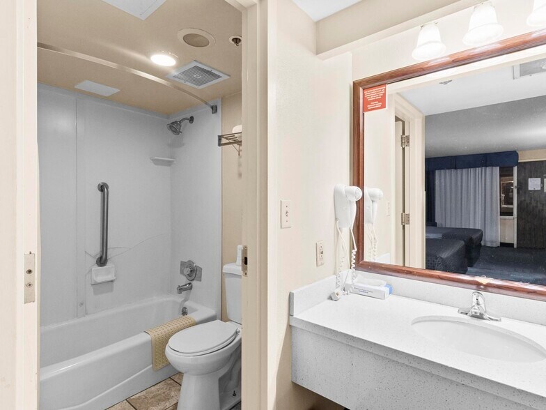 More Photos Of 850 S Bluff St, St George Hotel For Sale