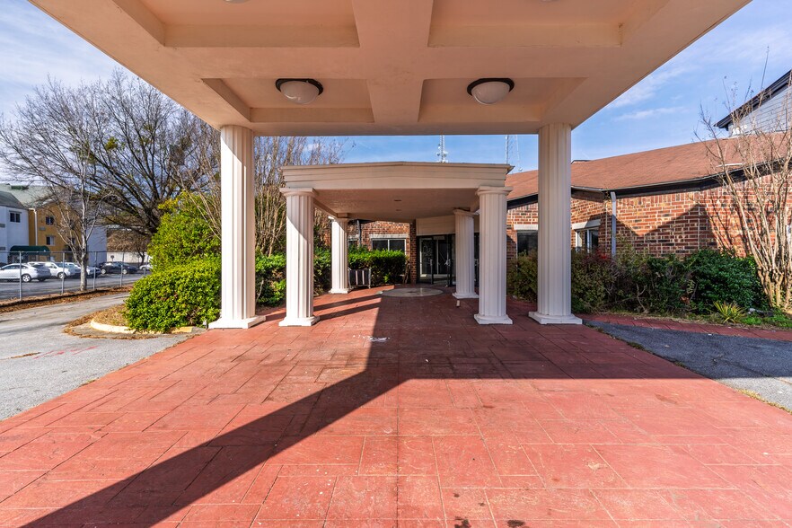 More Photos Of 5885 Oakbrook Pky, Norcross Apartments For Sale