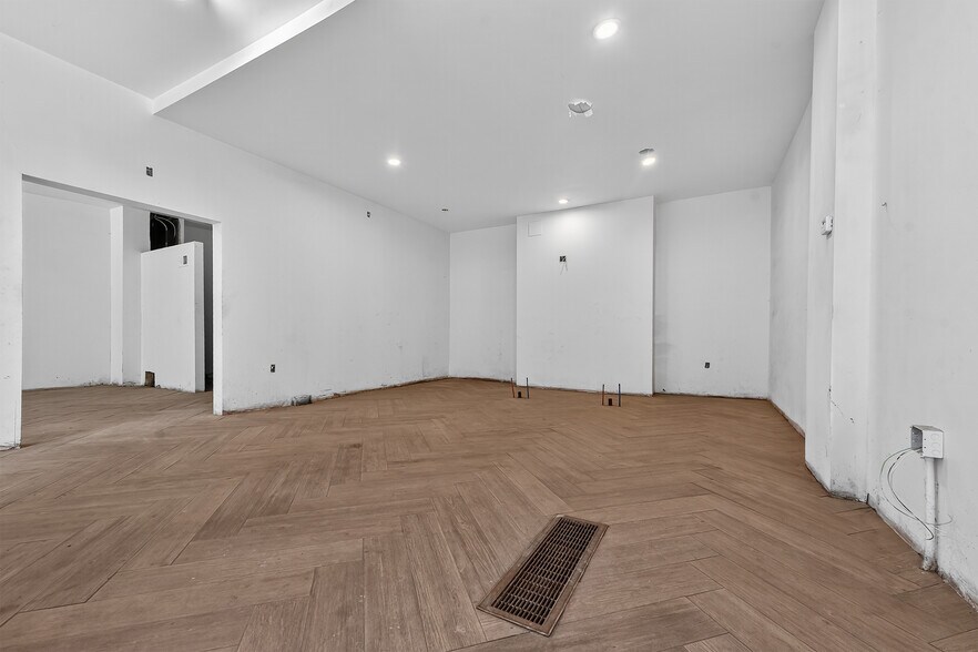 More Photos Of 521 Larimer Ave, Pittsburgh General Retail For Lease