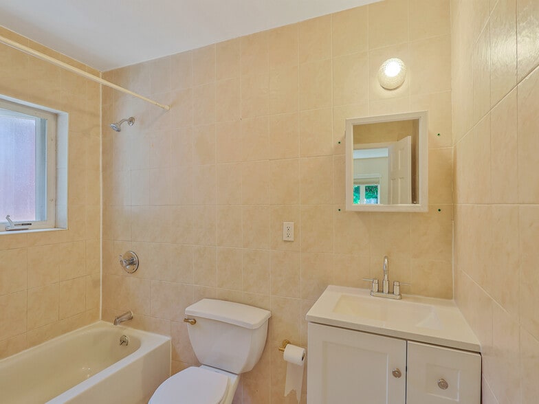 More Photos Of 8666 Midland Pky, Jamaica Multifamily For Sale