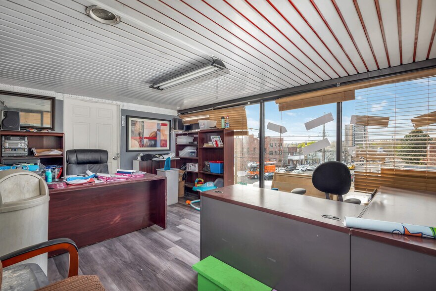 More Photos Of 900 Morris Park Ave, Bronx Storefront Retail Office For Lease