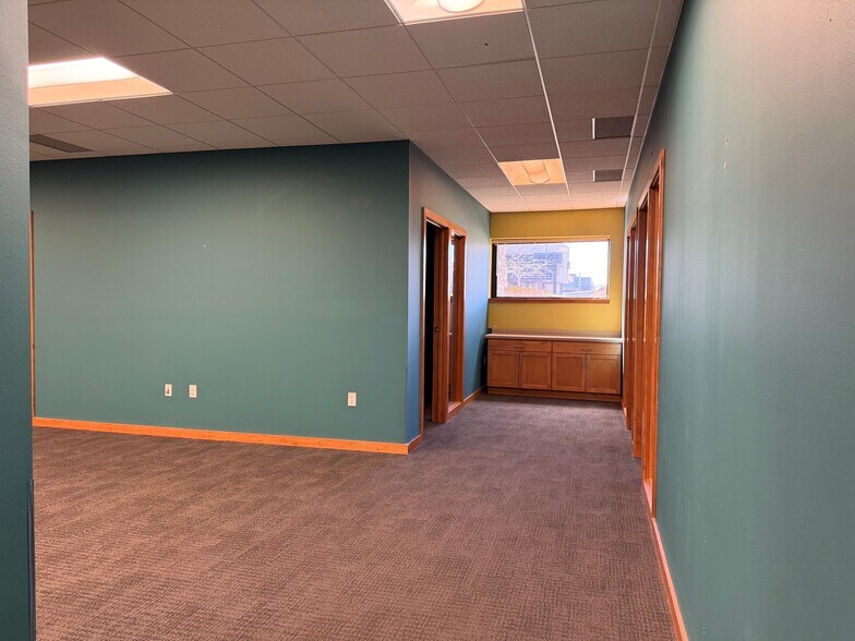 More Photos Of 2009 W Beltline Hwy, Madison Office For Lease