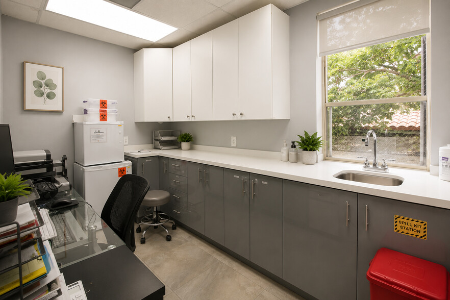 More Photos Of 555 Biltmore Way, Coral Gables Medical For Sale