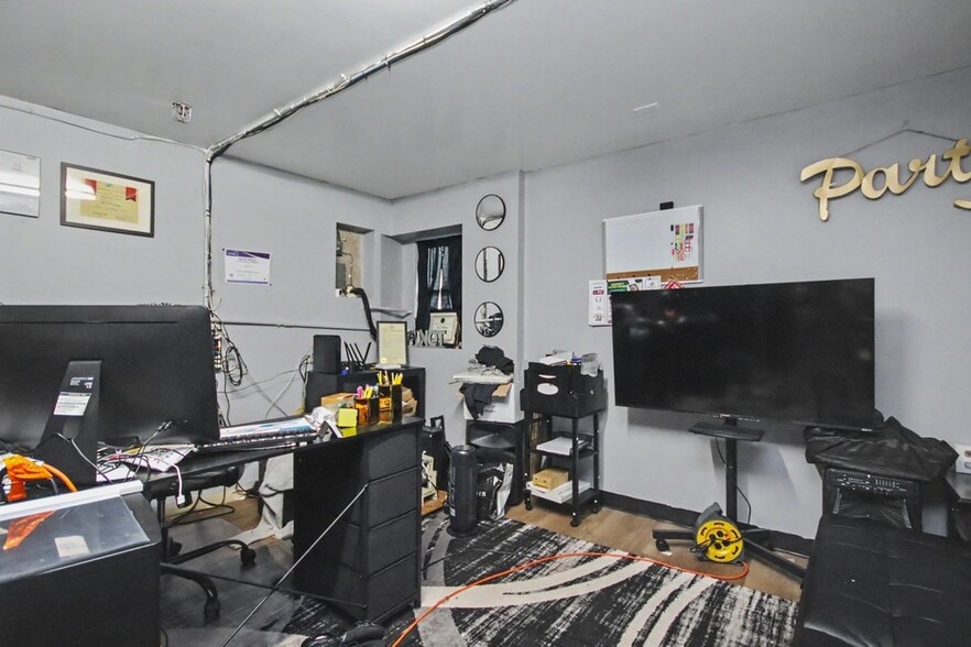 More Photos Of 907-911 South St, Peekskill Storefront Retail Office For Sale