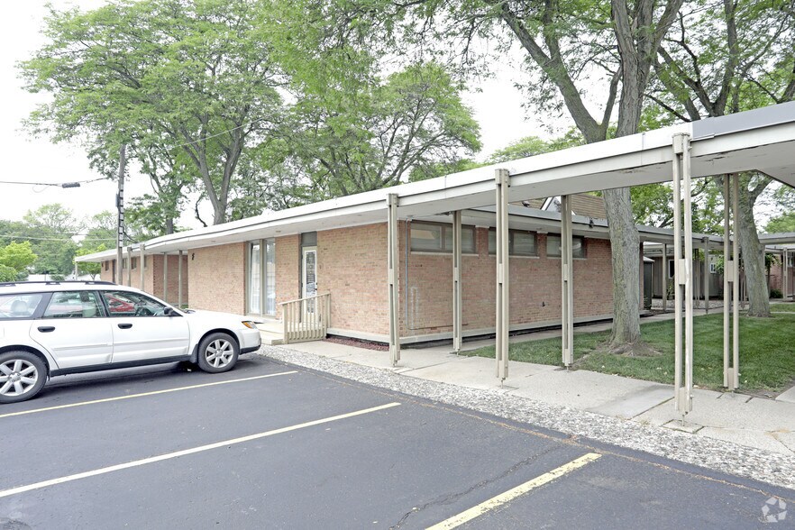 More Photos Of 23023 Orchard Lake Rd, Farmington Hills Unknown For Lease