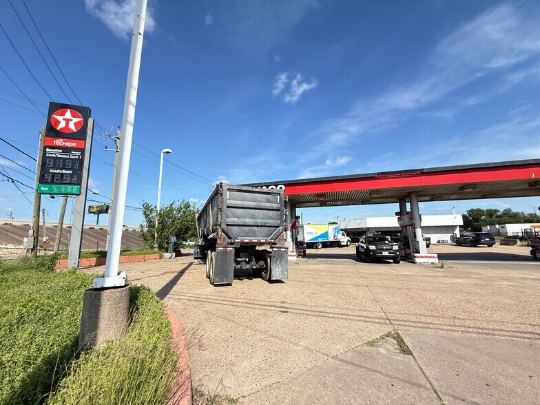 Primary Photo Of 8899 North Loop E, Houston Service Station For Sale